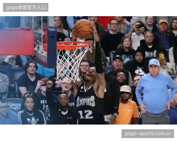 莫兰特贡献关键三分，骑士外线开火